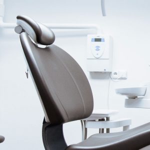 Montreal dentist chair cleaned by our office cleaning services
