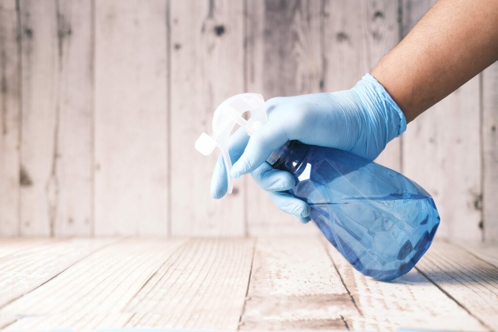 Une liste des tâches complète du nettoyage de printemps pour les propriétaires de petites entreprises à Montréal